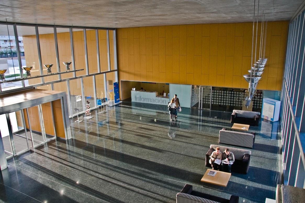 Entrance - Quirón Madrid University Hospital - 凯龙马德里大学医院