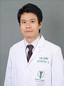 男医生 Wiroon Sangsiraprapha